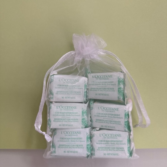 L'Occitane Effervescent Bath Cubes - Picture 1 of 3